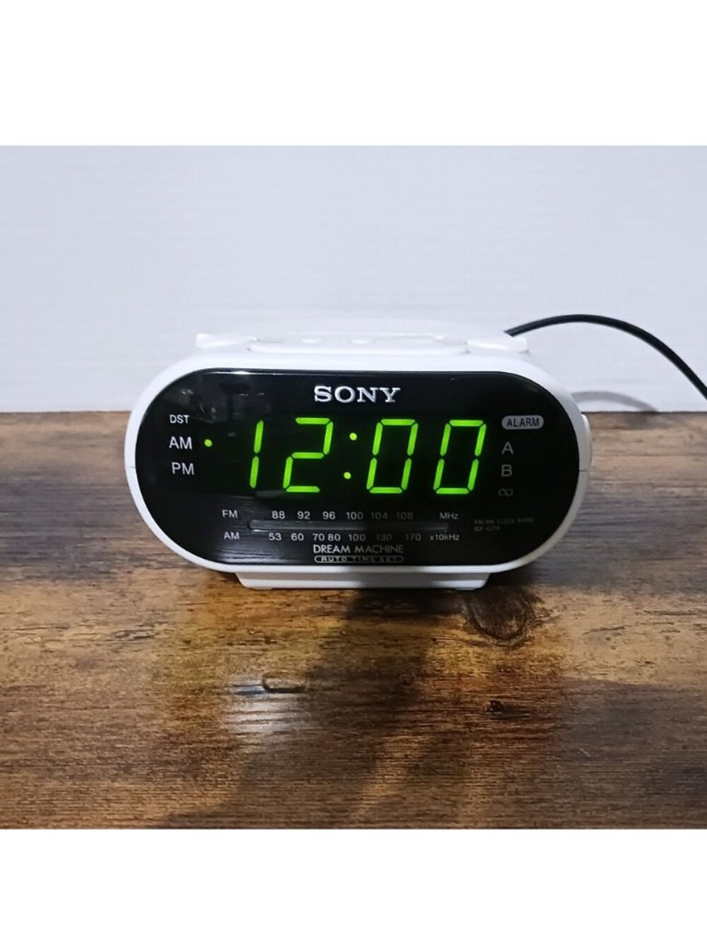 VTG Sony Dream Machine ICF-C318 AM/FM Dual Alarm Green LED Clock Radio White VG+